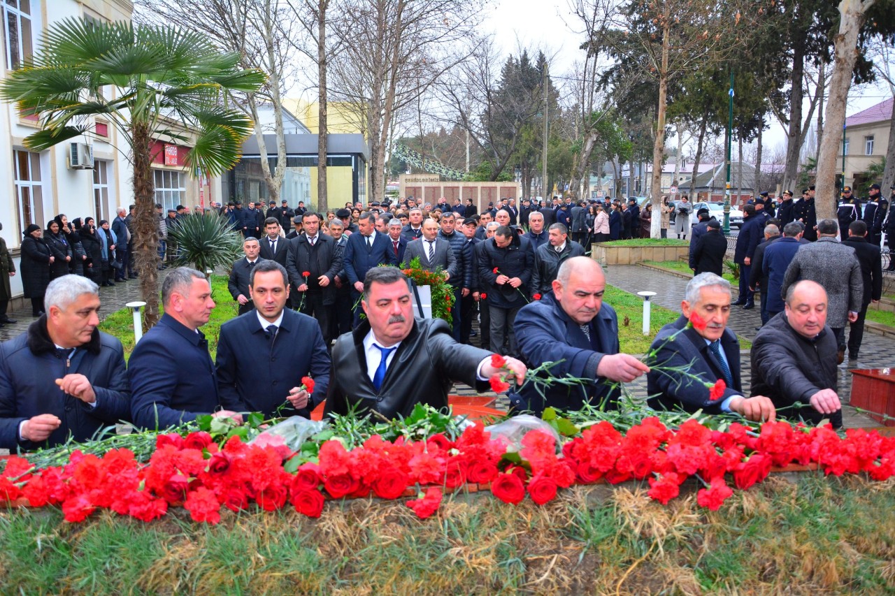 Ağstafada Xocalı soyqırımının qurbanlarının xatirəsi yad edildi - FOTOLAR
